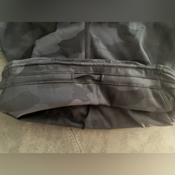 EUC Lululemon Fast & Free Camo leggings 4 - Picture 7 of 8